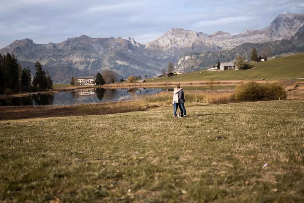 Bergkulisse am Schwendisee im oberen Toggenburg